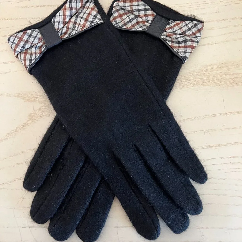 🖤 Black Elegant Ladies Fleece Gloves With Plaid Bow NWT